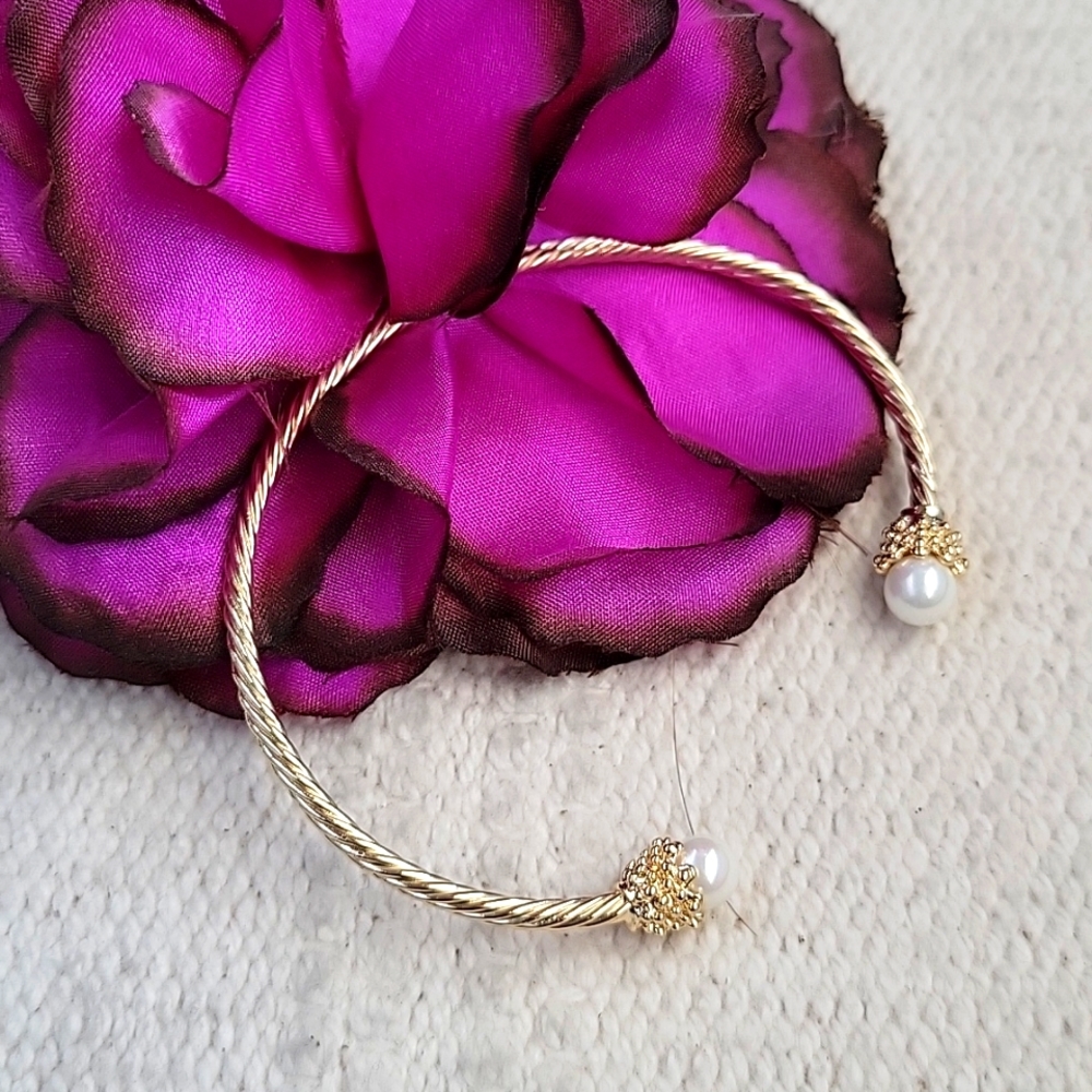 NEW!! pearl and gold open bangle